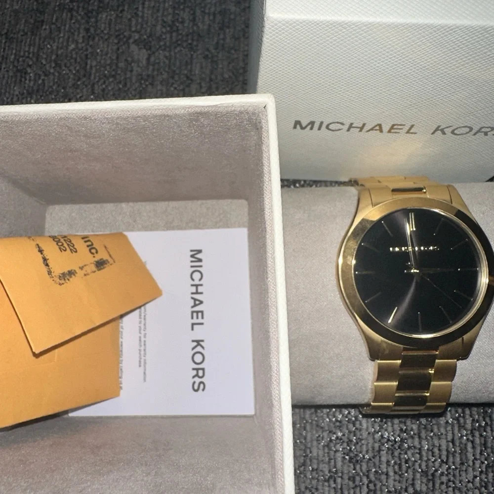 MICHAEL KORS Slim Runway Black Dial Men's Watch Item No. MK8621